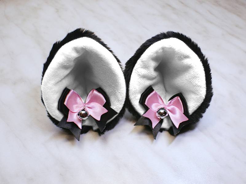 Kunstpelz Kätzchenohren Schwarz & Weiß Katze Cosplay Mit Schleifen Glöckchen Kunstpelz Kätzchenohren Schwarz & Weiß Katze Cosplay Mit Schleifen Glöckchen von 4HandmadeFashionable
