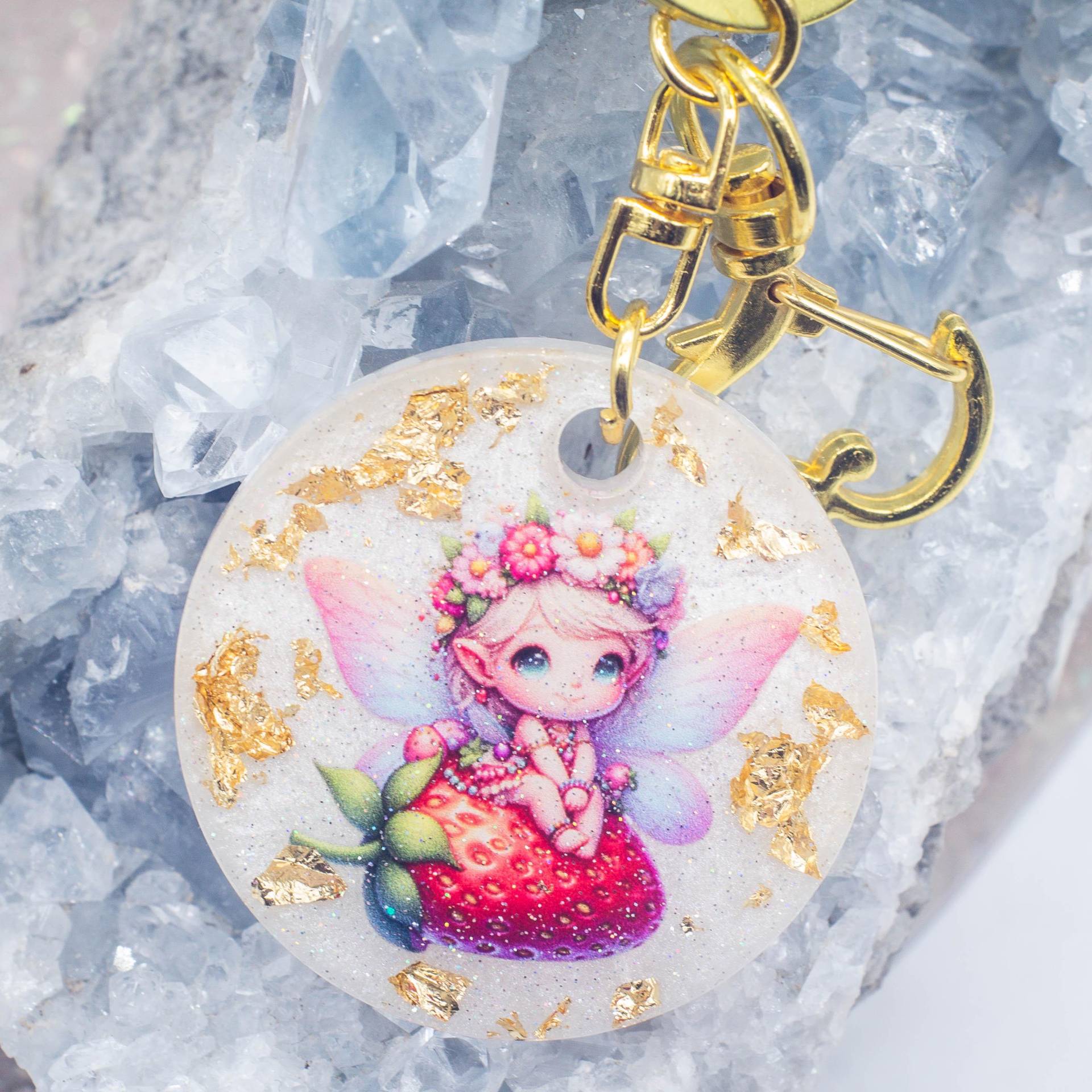 Erdbeerfee Schlüsselanhänger Aus Epoxidharz, Handmade, Glitzer, Kleine Elfe, Geschenke, Schulranzen, Turnbeutel, Geschenkidee Mädchen von 4Laliszeiten