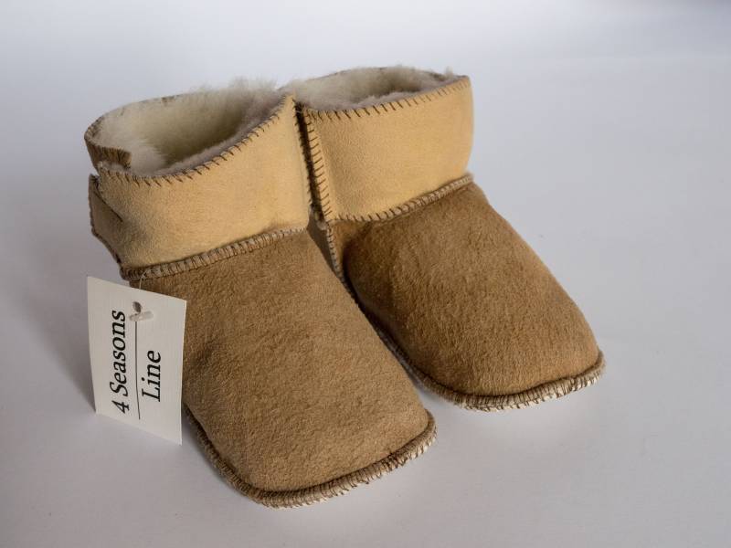 Lammfell Baby Stiefel Camel Leder Hausschuhe Handgefertigt Shaggy 100 % Schaffell Weihnachtsgeschenk Zurück Zur Schule Und Holz von 4SeasonsLine