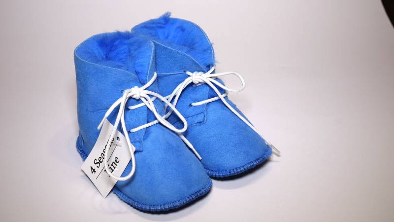 Lammfell Babyschuhe Blau Leder Booties Stiefel Shaggy Baby Hausschuhe Weihnachtsgeschenk Handmade Zurück Zu Schule Fell Sheeepskin Slippes Geschenk von 4SeasonsLine