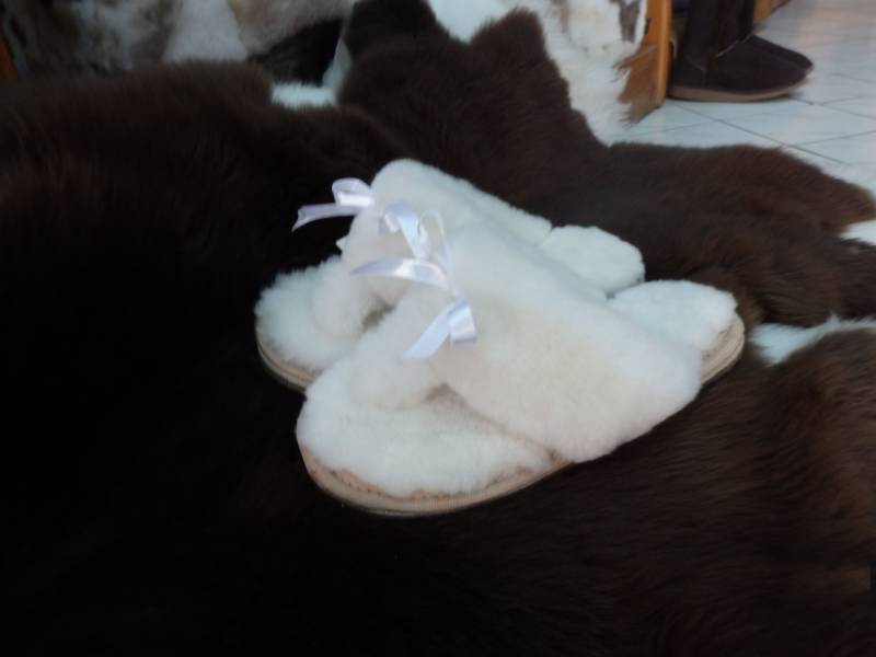 Schaffell Damen Hausschuhe Thongs Leder Flip Flops Thongs Handarbeit 100% Sommer Linie Mit Fell von 4SeasonsLine