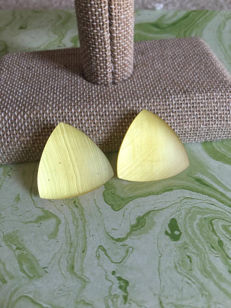 Dreieck Perlglanz Gelb Lucite Ohrringe - Vintage-Ohrstecker Mod Vintage Schmuck 1970Er Jahre Grobstrick von 4SweetK