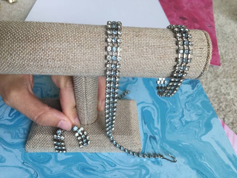 Eis Gefärbt Und Baby Blau Strass Schmuck Set - Halskette Mit Blauen Weißen Clip Auf Ohrringe Silber Getönten Metall Baumeln von 4SweetK