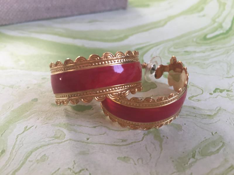 Gold Getönten Metall Rot Marmoriert Emaille Hoop Ohrringe - Vintage 1980Er Ohrstecker Urlaub Schmuck Weihnachtsohrringe Monet von 4SweetK