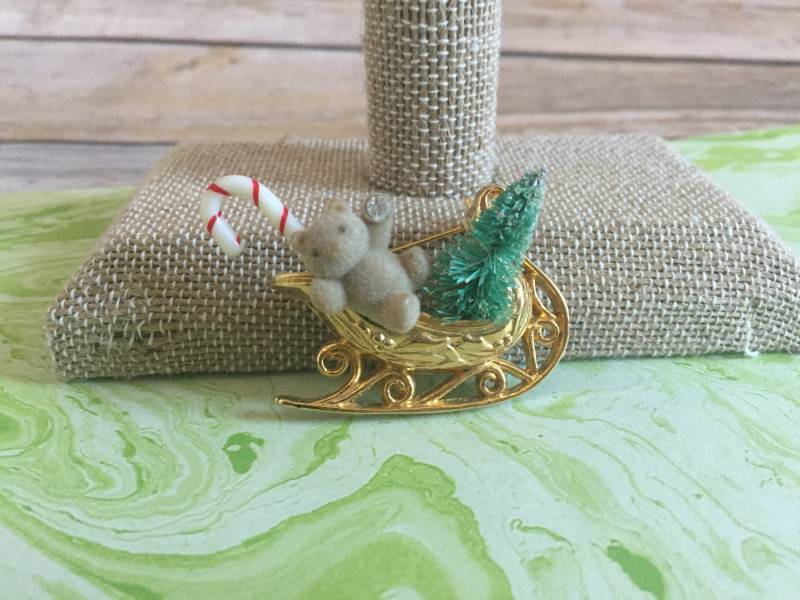 Goldfarbenen Metall Weihnachten Schlitten Brosche - Jahrgang Zuckerstange Bär Mit Strass Weihnachtsbaum von 4SweetK
