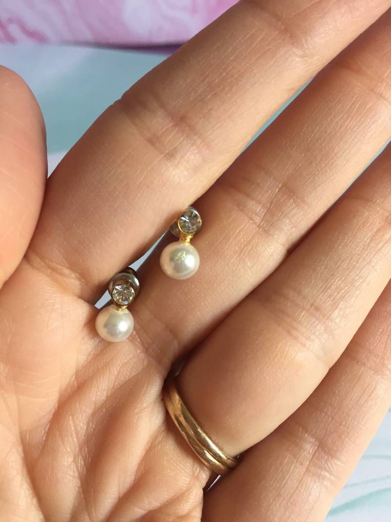 Kleinen Perlmutt Perlenohrringe Mit Kristall Strass - Vintage-Ohrstecker Goldfarbenen Metall Eis, Farbigen Und Perlen von 4SweetK