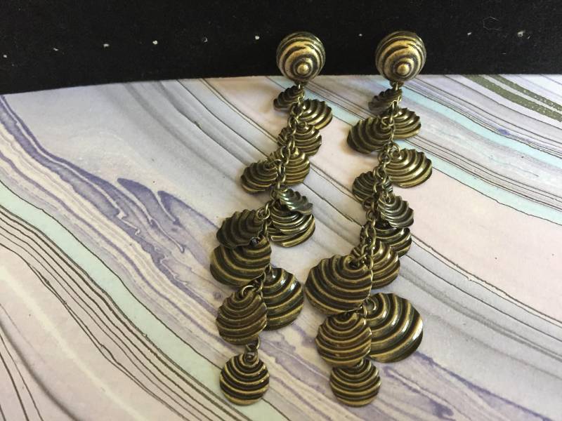 Messing Farbige Ohrringe Mit Strukturierten Runde Scheibe Und Perle - Clip Auf Vintage von 4SweetK