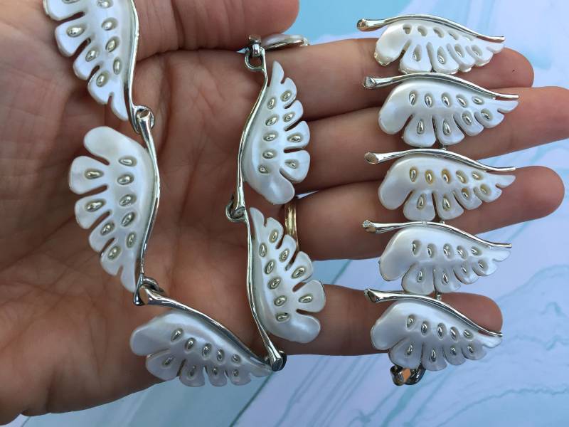 Perlglanz Feder Blatt Halskette Und Armband-Set - Jahrgang 1960 S Lucite Silberfarbenen Metall Passenden Armband von 4SweetK