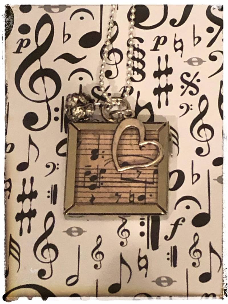 Musik-Glas-Medaillon Musik-Glas-Medaillon von 4TheFrillOfItDesigns