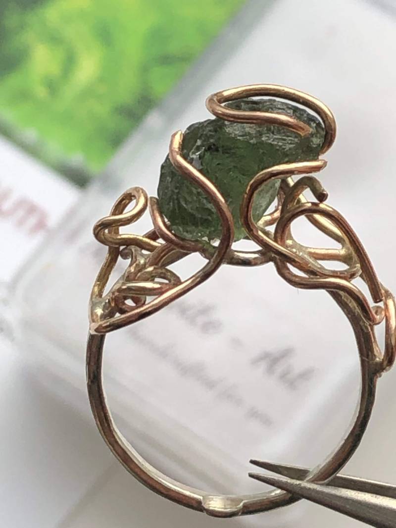 Roher Moldavit Ring Gold & Sterling Silber Handgefertigter Schmuck von 4everDesignJewelry