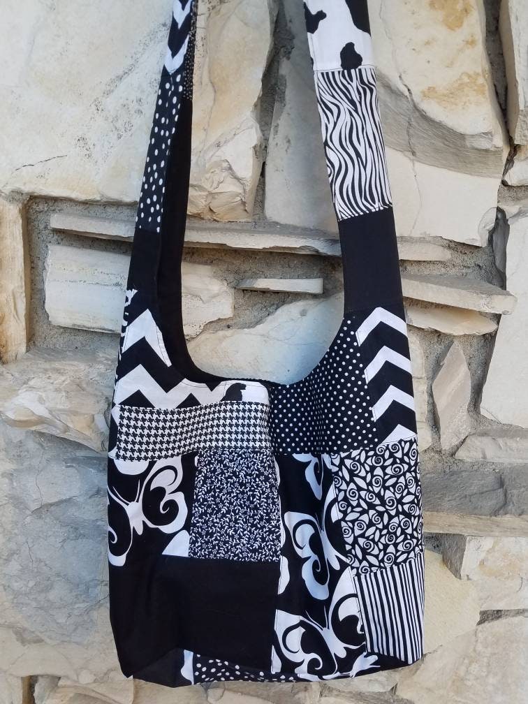 Schwarz-Weiße Patchwork-Hobo-Tasche, Gesteppte Crossbody-Hobo-Tasche, Schwarz-Weiße Schultertasche, Slouch-Tasche, Boho-Tasche, Schwarze Handtaschen Schwarz-Weiße Patchwork-Hobo-Tasche, Gesteppte Crossbody-Hobo-Tasche, Schwarz-Weiße Schultertasche, Slouch-Tasche, Boho-Tasche, Schwarze Handtaschen von 4girlsbags