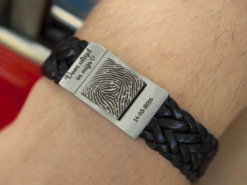 Lederarmband Mit Fingerabdruck, Name Oder Text , Gravierte Lederarmbänder - Gedenkarmbänder von 4him2com