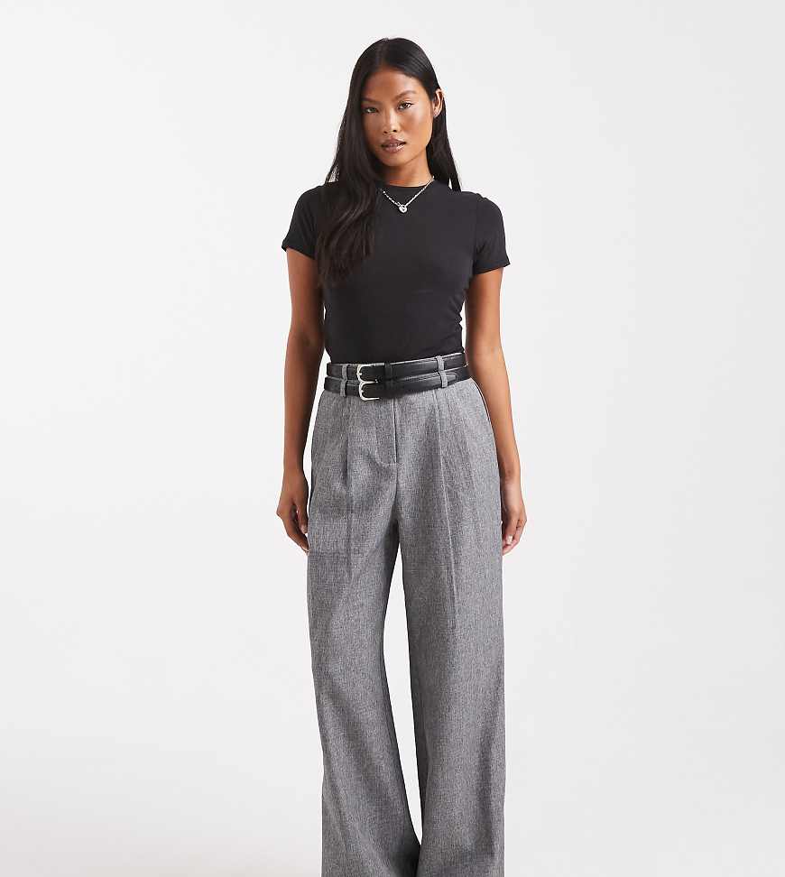 4th & Reckless Petite - Elegante Hose in Grau mit weitem Bein und doppeltem Gürtel-Detail von 4th & Reckless Petite