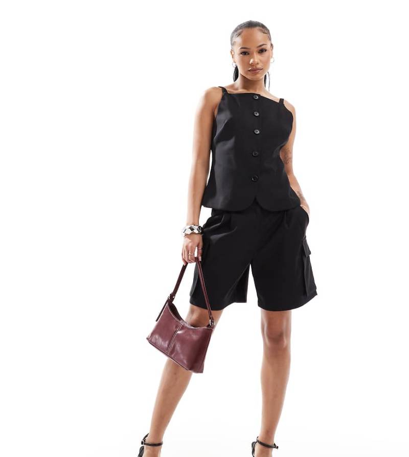 4th & Reckless Petite - Elegante Shorts in Schwarz mit Taschendetail, Kombiteil von 4th & Reckless Petite