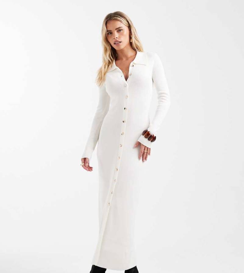 4th & Reckless Petite - Maxikleid aus fein geripptem Strick in Cremeweiß mit Knopfleiste und Kragendetail von 4th & Reckless Petite