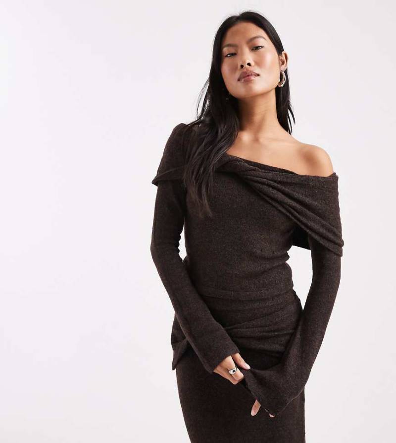 4th & Reckless Petite - Schulterfreier Strickpullover in Schokobraun mit verdrehtem Detail, Kombiteil-Brown von 4th & Reckless Petite