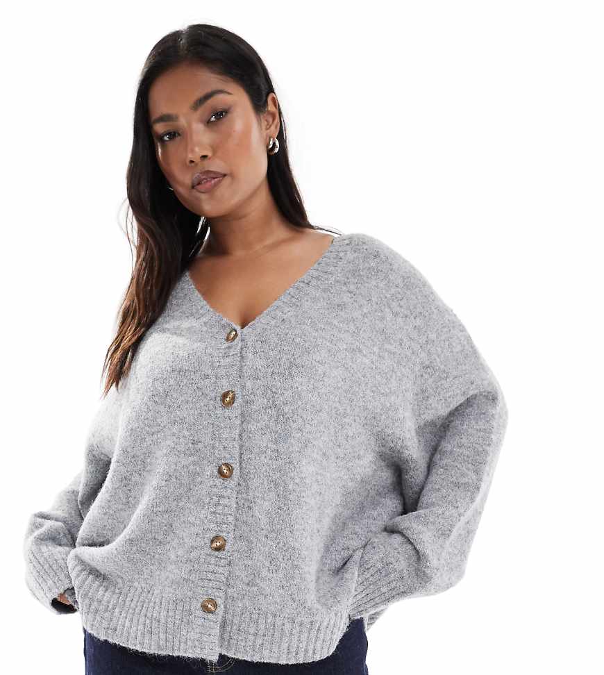 4th & Reckless Plus - Weiche Strickjacke in Grau mit Wollhaptik und überschnittenen Schultern von 4th & Reckless Plus