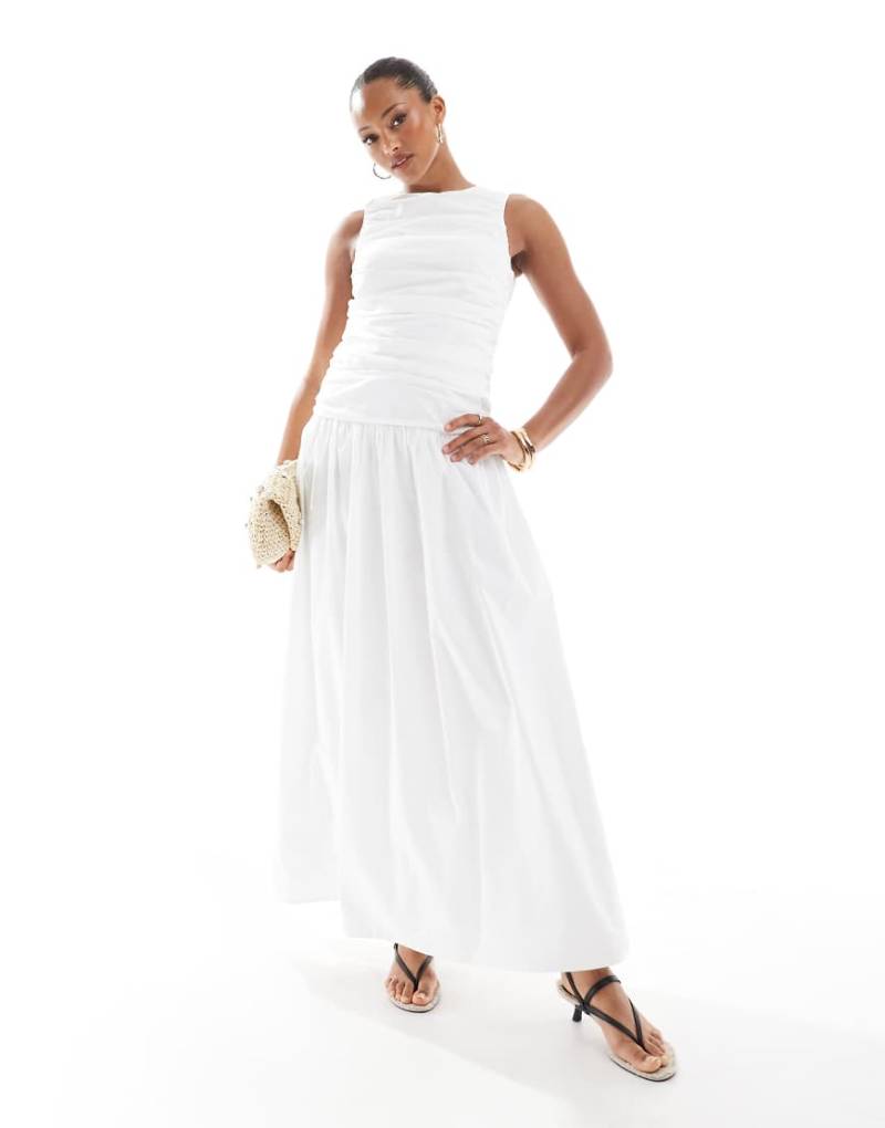 4th & Reckless - Ärmelloses Maxikleid aus Popeline in Weiß mit Raffung und tiefer Taille von 4th & Reckless