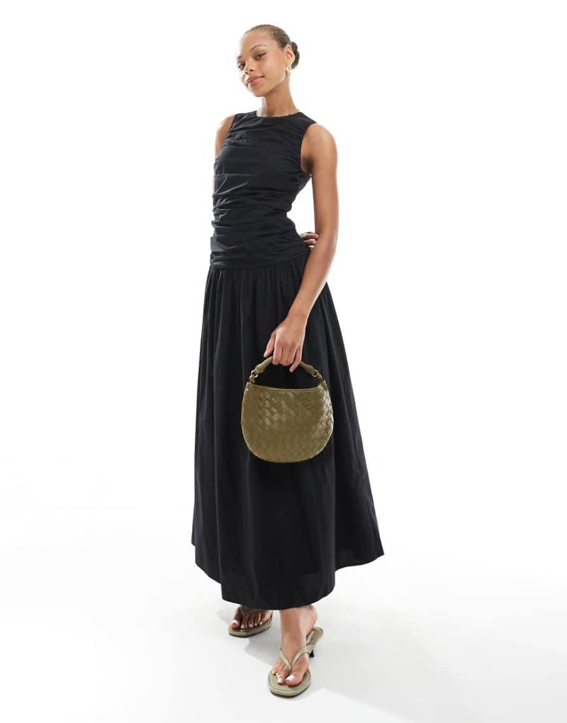 4th & Reckless - Ärmelloses Popeline-Maxikleid in Schwarz mit Raffung und tiefer Taille von 4th & Reckless