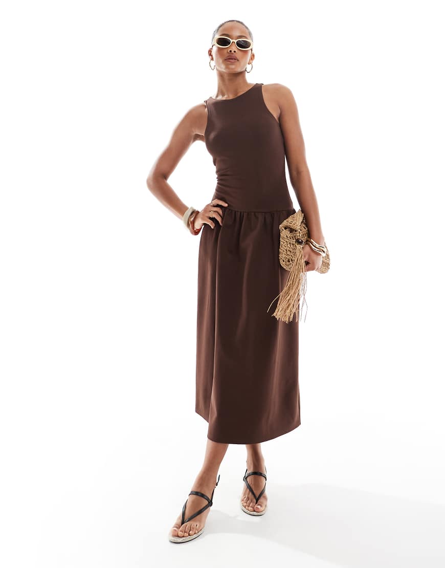4th & Reckless - Ärmelloses Racerneck-Midaxikleid in Schokoladenbraun mit tiefer Taille 4th & Reckless - Ärmelloses Racerneck-Midaxikleid in Schokoladenbraun mit tiefer Taille von 4th & Reckless