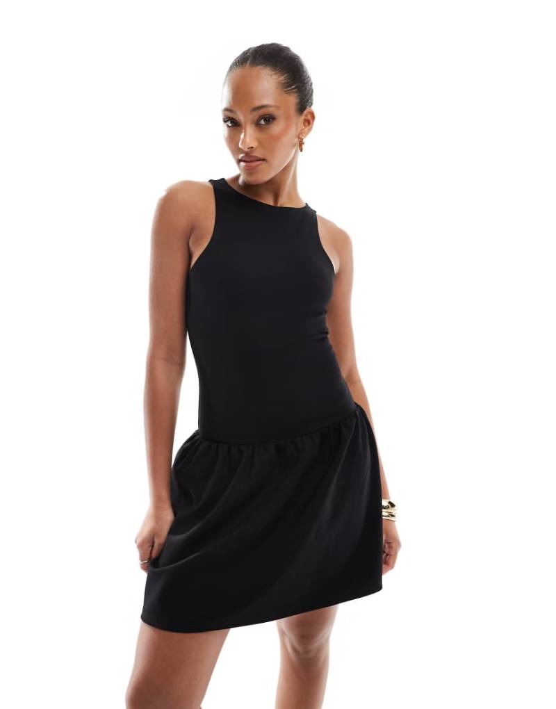 4th & Reckless - Ärmelloses Racerneck-Minikleid in Schwarz mit niedriger Taille von 4th & Reckless