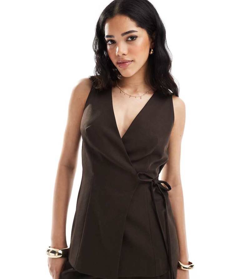 4th & Reckless - Exklusive, elegante Longline-Weste in Braun mit gebundener Seite, Kombiteil von 4th & Reckless