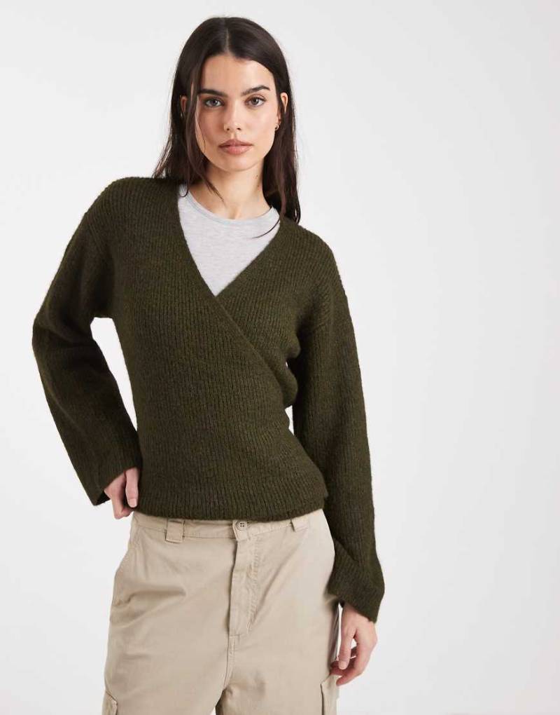 4th & Reckless - Gerippte Strickjacke in Olivgrün mit Wickeldesign von 4th & Reckless