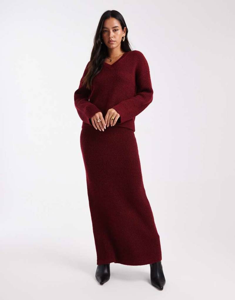 4th & Reckless - Gerippter Maxirock in Burgunderrot aus Strick, Kombiteil von 4th & Reckless