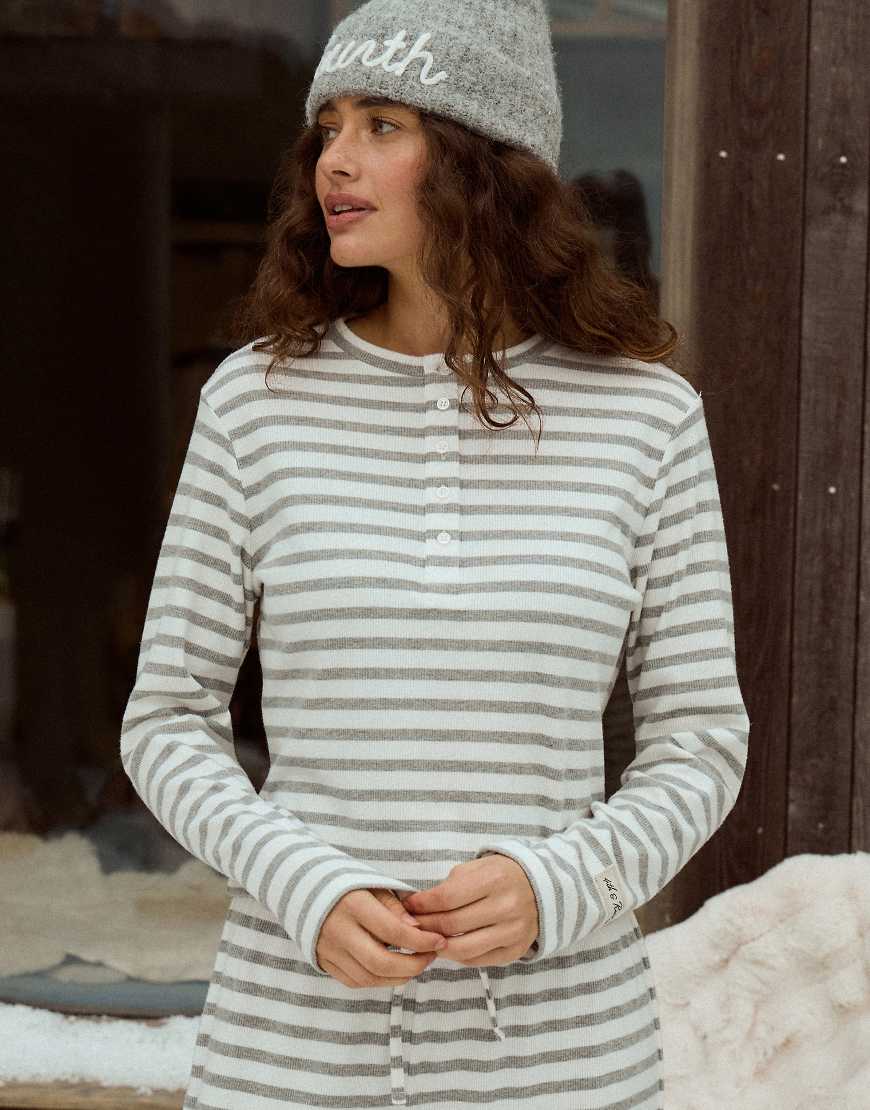 4th & Reckless - Geripptes Henley-Oberteil aus Baumwollmix mit Knopfdetail und Streifen in Grau und Weiß, Kombiteil von 4th & Reckless