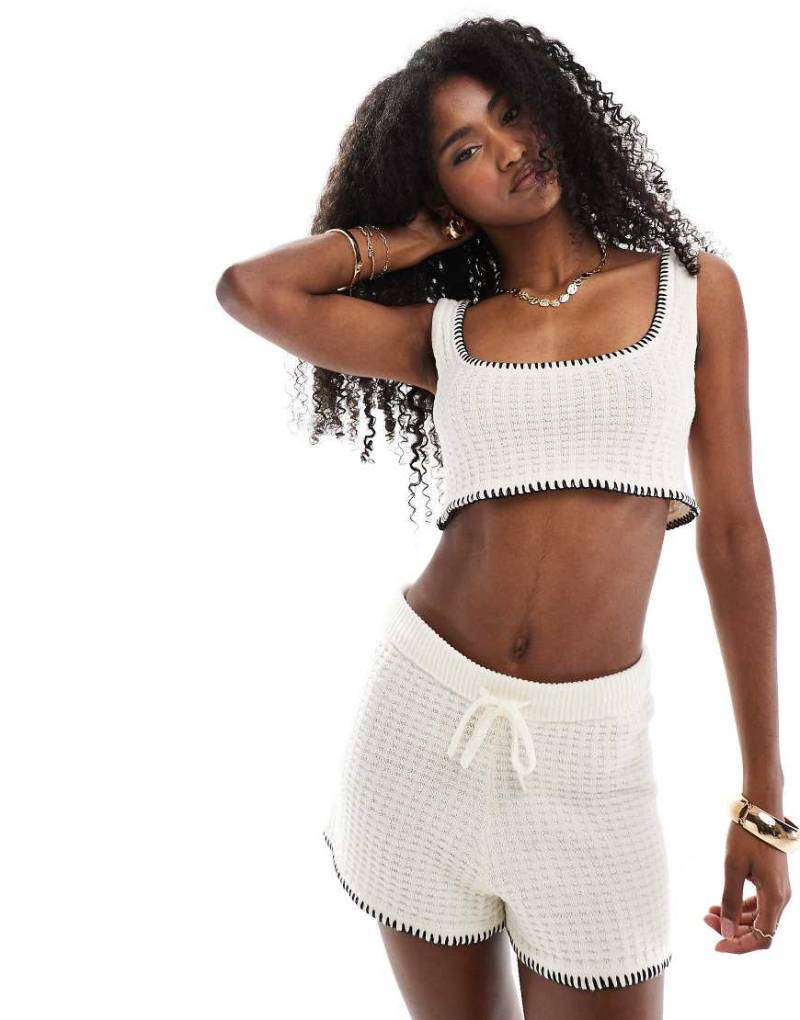 4th & Reckless - Gestrickte Strand-Shorts in Cremeweiß mit Kontrastnaht, Kombiteil von 4th & Reckless