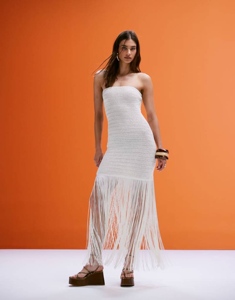 4th & Reckless - Trägerloses Minikleid aus Häkelware in Creme mit Fransensaum-Weiß von 4th & Reckless