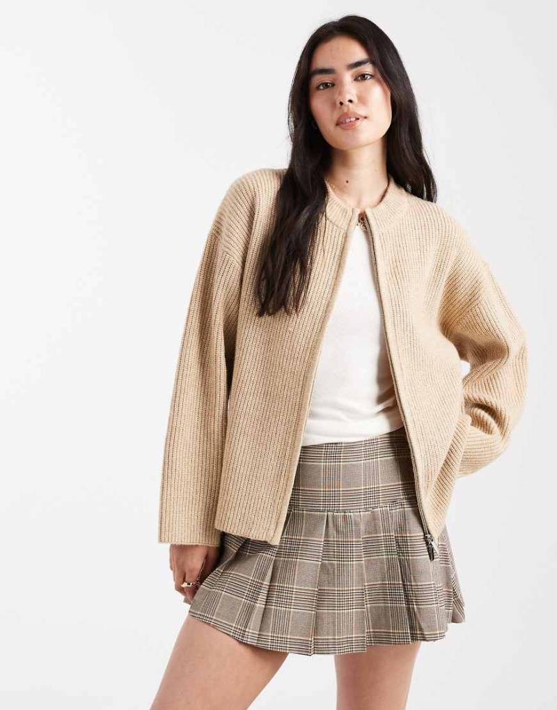 4th & Reckless - Hochgeschlossene, hochwertige Bomber-Strickjacke in Kamelbraun mit Zwei-Wege-Reißverschluss-Neutral von 4th & Reckless
