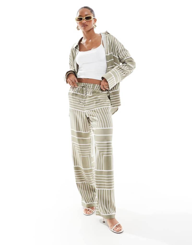 4th & Reckless - Hose aus Satin mit weitem Schnitt in Salbeigrün mit Kachelmuster, Kombiteil von 4th & Reckless