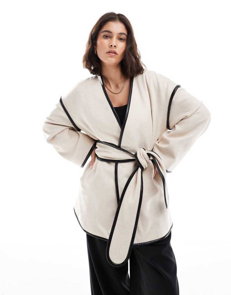 4th & Reckless - Jacke aus Wollmix in Creme mit Gürtel und Kontrastsaum-Weiß von 4th & Reckless