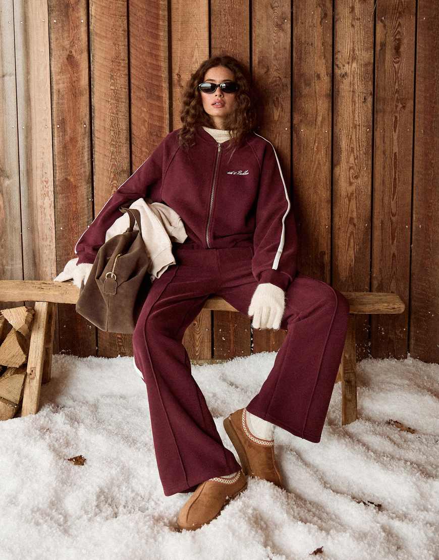 4th & Reckless - Kirschrote Sweatjacke im Bomberjackenstil mit hohem Baumwollanteil, durchgehendem Reißverschluss und aufgesticktem Logo, Kombiteil von 4th & Reckless