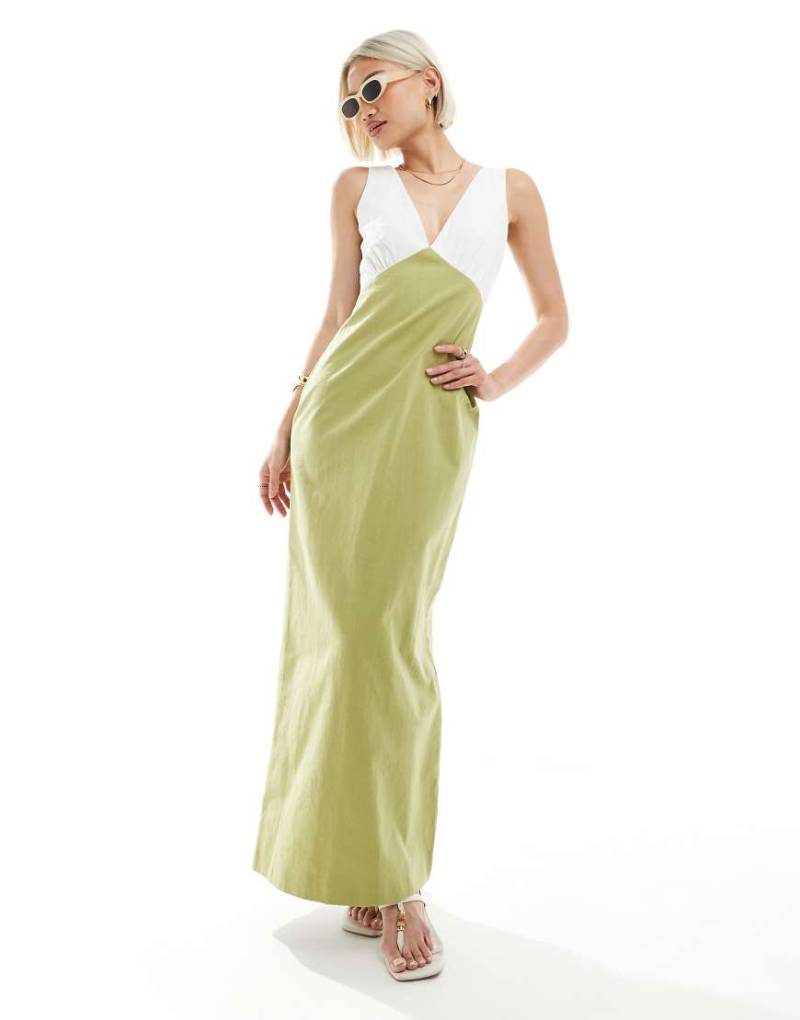 4th & Reckless - Maxikleid aus Leinenimitat in kontrastierendem Cremeweiß und Olivgrün mit tiefem Ausschnitt von 4th & Reckless