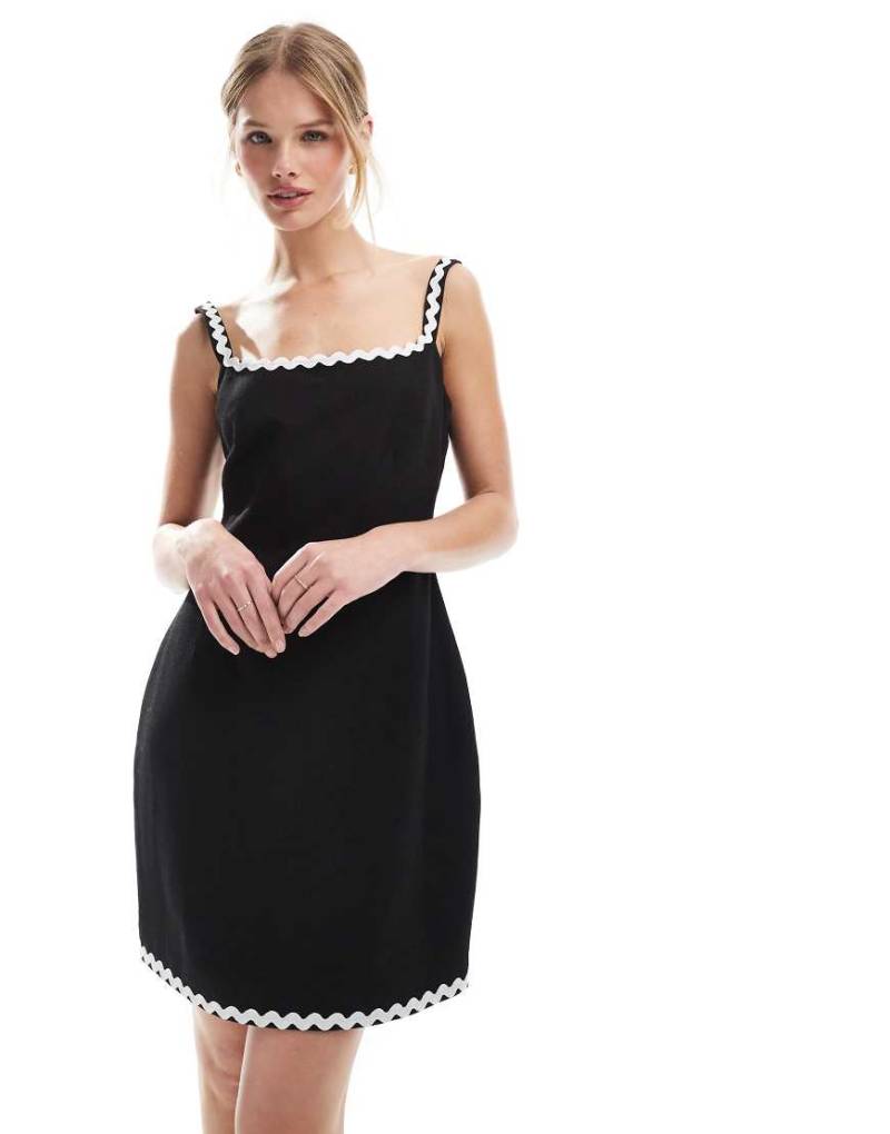 4th & Reckless - Minikleid in schwarz-weißer Leinenoptik mit eckigem Ausschnitt und farblich abgesetzter Zackenlitze von 4th & Reckless