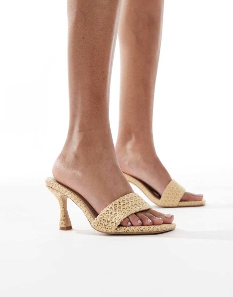 4th & Reckless - Gewebte Sandaletten in Beige mit offener Zehenpartie und mittelhohem Absatz-Neutral von 4th & Reckless