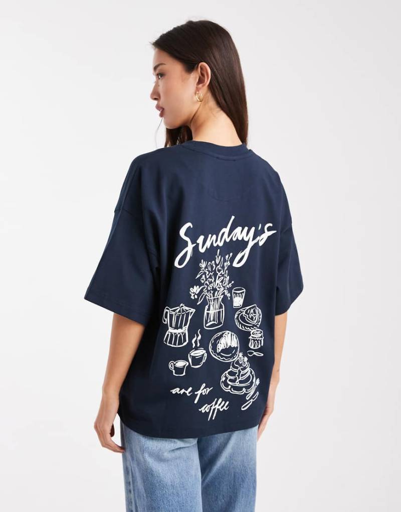 4th & Reckless - Oversize-T-Shirt in Marineblau mit hohem Baumwollanteil, Stickerei-Logo und „Sunday"-Grafik auf dem Rücken von 4th & Reckless