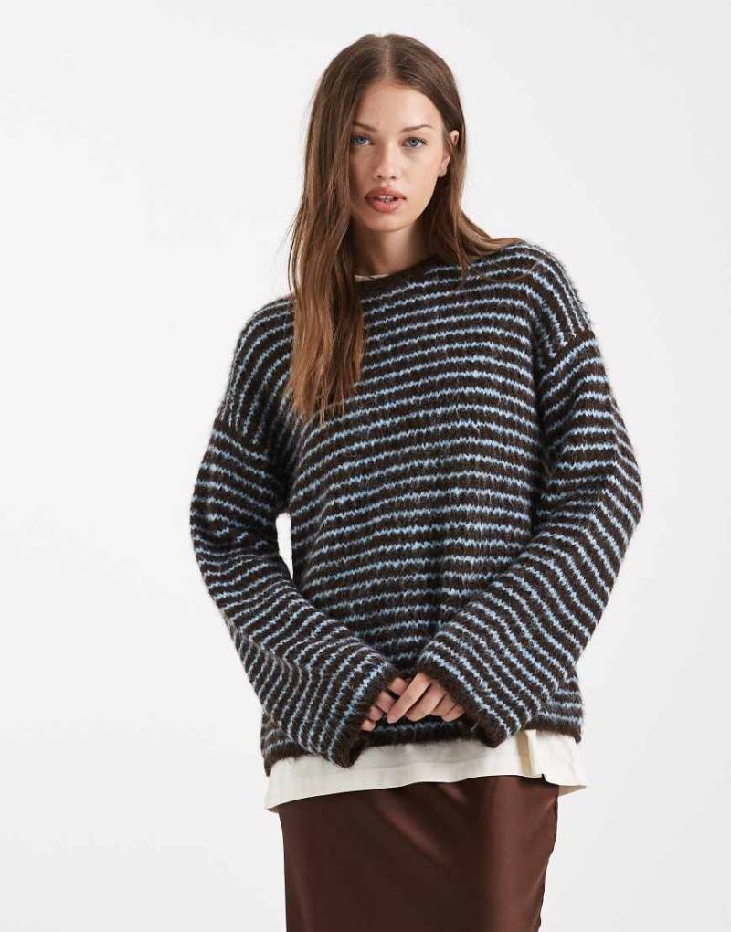 4th & Reckless - Pullover in Wolloptik mit strukturierter Oberfläche, weiten Ärmeln und Rundhalsausschnitt in Schoko-Blau gestreift-Bunt von 4th & Reckless