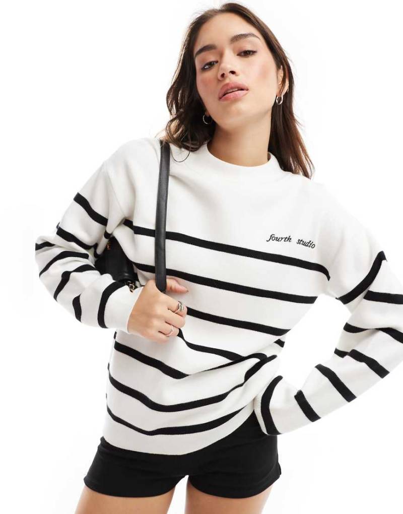 4th & Reckless - Strickpullover in Cremeweiß gestreift mit Rundhalsausschnitt von 4th & Reckless