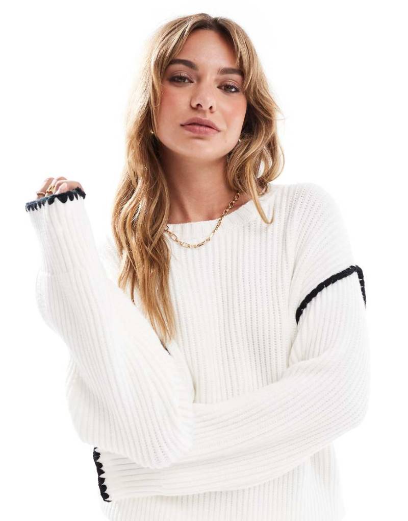 4th & Reckless - Strickpullover in Cremeweiß mit kontrastierender Ziernaht und abfallender Schulterpartie von 4th & Reckless