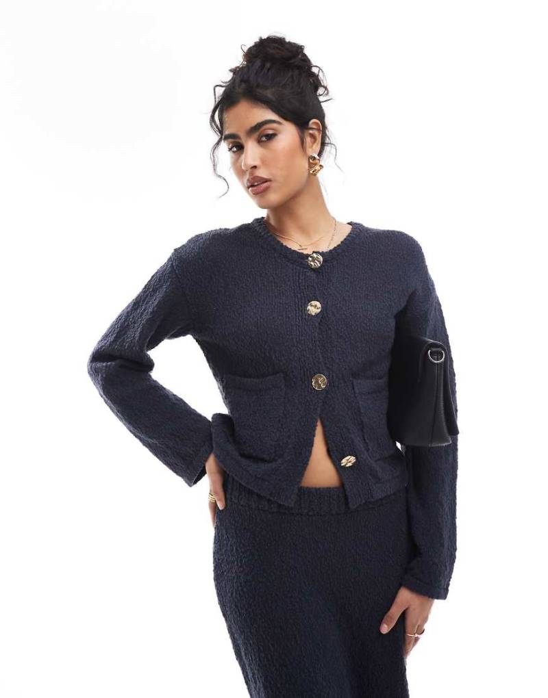 4th & Reckless - Strukturierte Strickjacke in Marineblau mit goldfarbenen Knöpfen, Kombiteil von 4th & Reckless