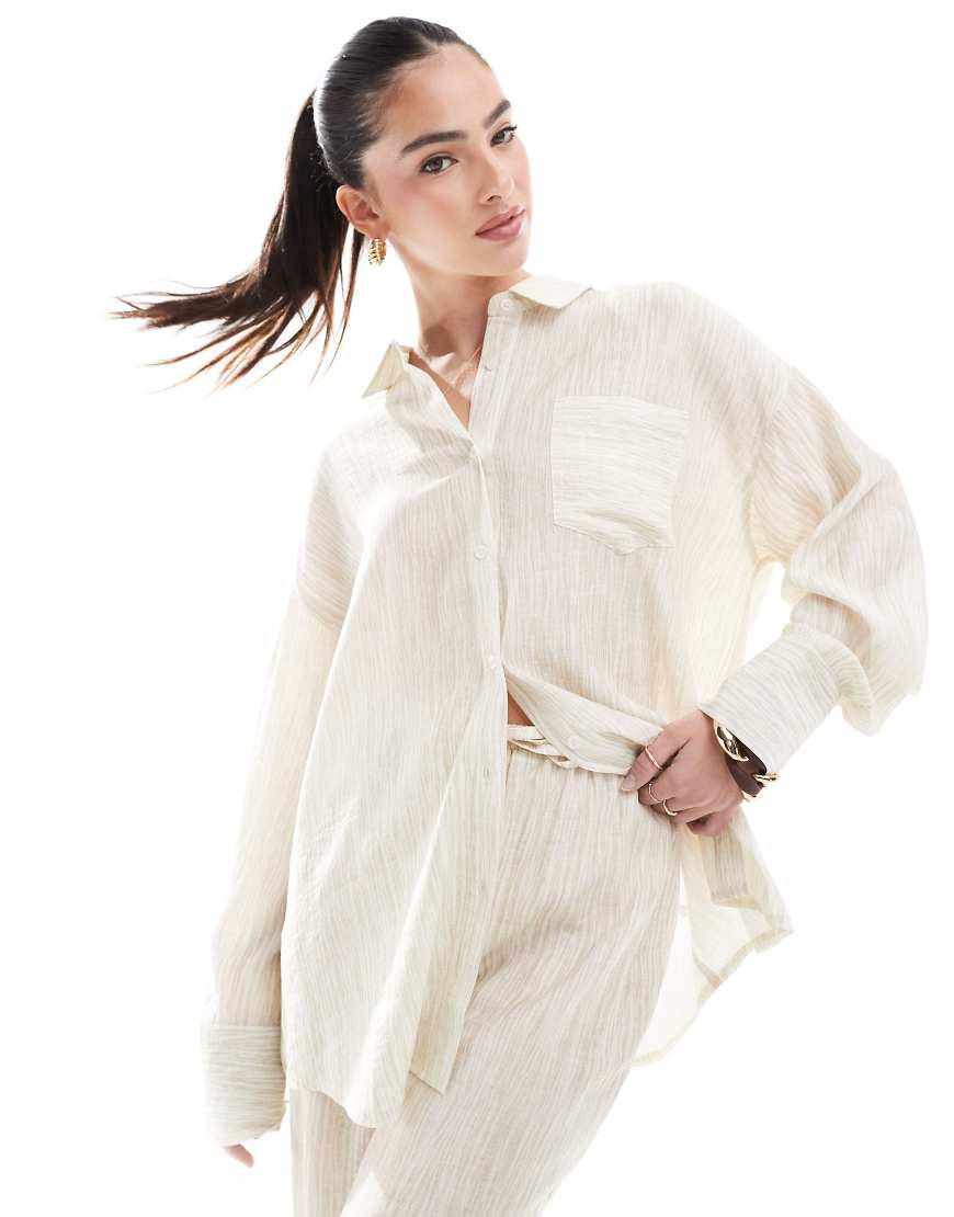 4th & Reckless - Strukturiertes Strandhemd in Beige mit Knopfleiste, Kombiteil-Neutral 4th & Reckless - Strukturiertes Strandhemd in Beige mit Knopfleiste, Kombiteil-Neutral von 4th & Reckless