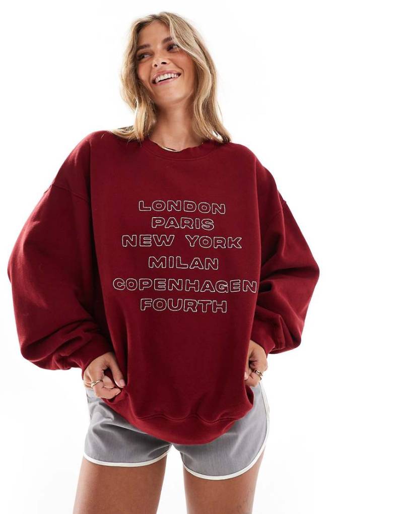 4th & Reckless - Sweatshirt in Burgunderrot mit Fashion Week-Städte-Print von 4th & Reckless