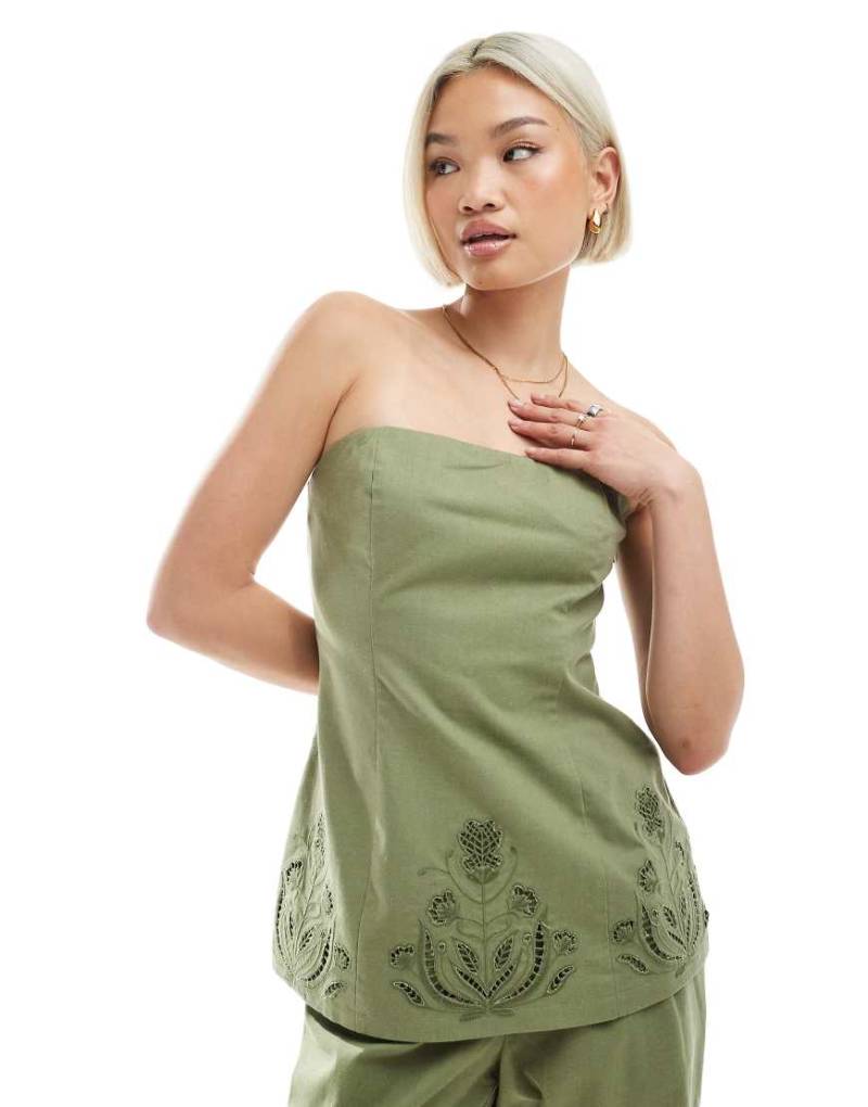 4th & Reckless - Trägerloses Longline-Top aus Leinenmix in Olivgrün mit Cut-out-Blumenmuster, Kombiteil von 4th & Reckless