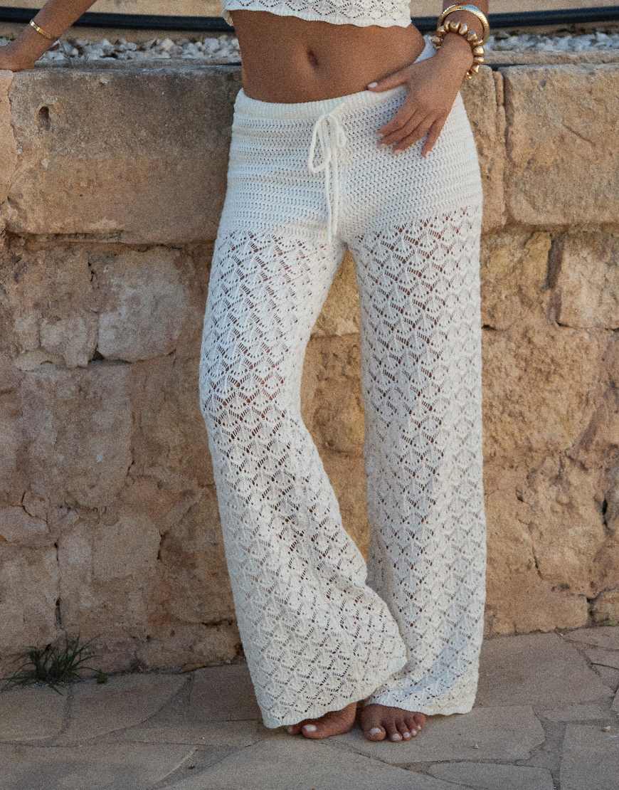 4th & Reckless x Luana Barron - Häkel-Strandhose in Creme mit hohem Baumwollanteil, Bindegürtel und weitem Bein, Kombiteil-Weiß von 4th & Reckless
