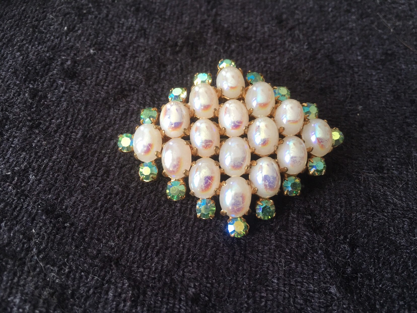 Vintage Silber Ton Brosche Mit Faux Aurora Borealis Perlen Und Steine von 5426408