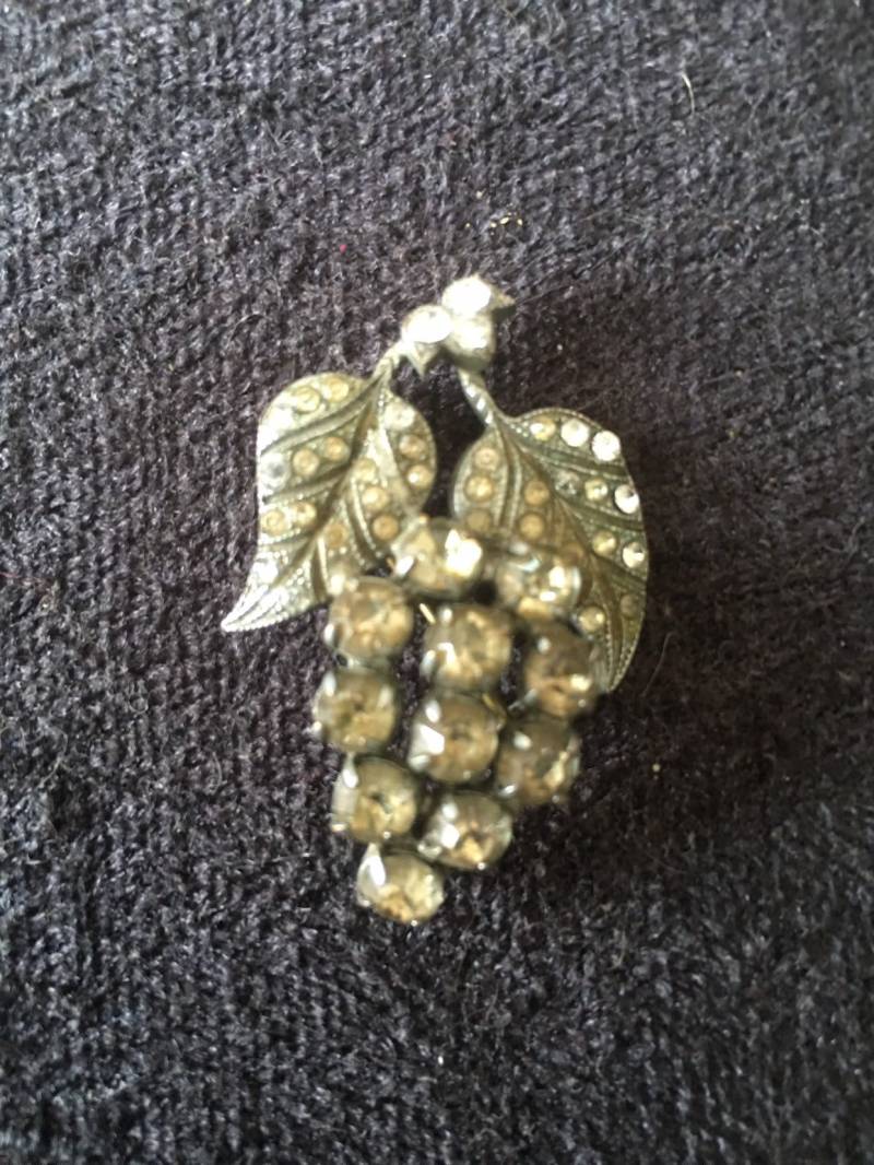 Vintage Silber Ton Trauben Und Rebe Blätter Brosche Mit Faux Diamant Steine von 5426408