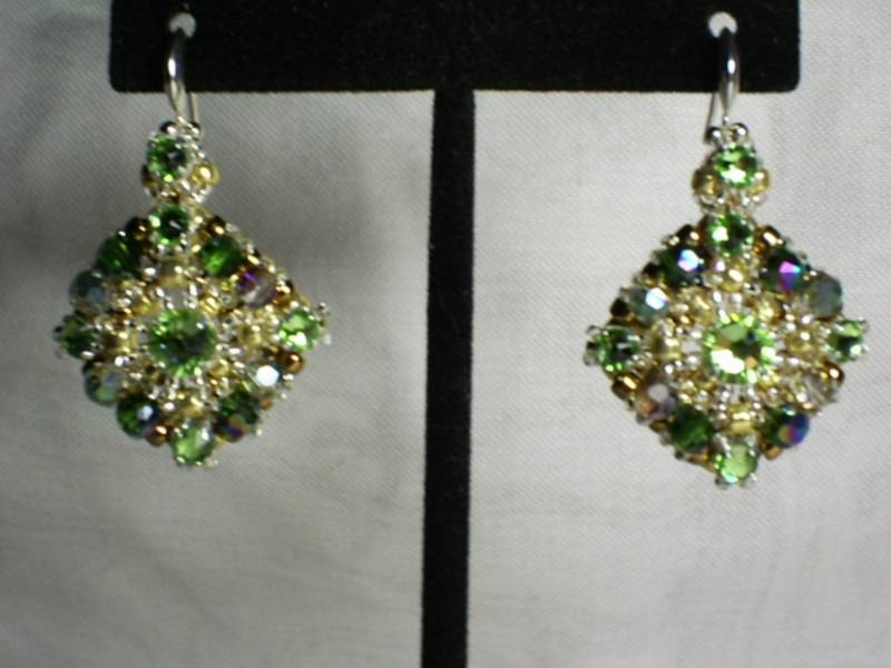 Peridot Kristall Ohrringe von 5FreeWolves